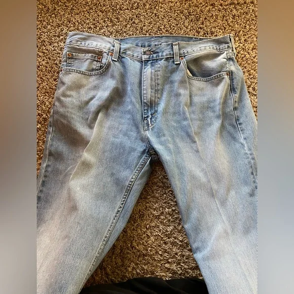 Men’s Light Wash LEVIs Jeans - Size 38x32 - Picture 3 of 7